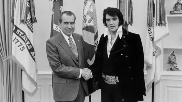 
Richard Nixon aperta a mãomelhor jogo do estrela bet para ganhar dinheiroElvis Presley no Salão Oval da Casa Branca.