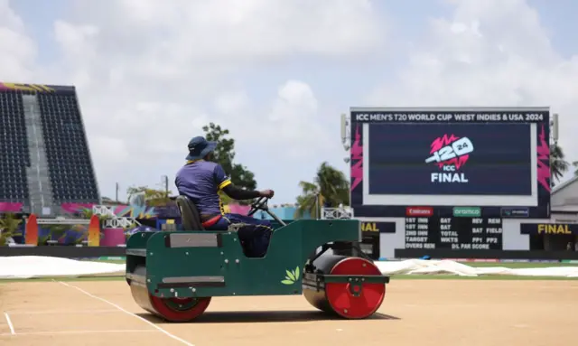 ফাইনাল ম্যাচের জন্য একটা অতিরিক্ত দিন রয়েছে।