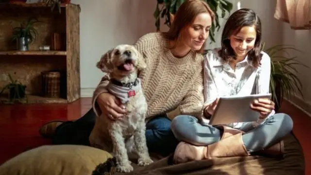 Девушки с планшетом