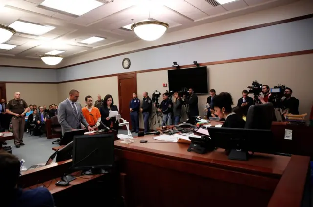 露丝玛莉·阿奎莱纳法官