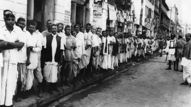 স্বাধীন ভারতের প্রথম নির্বাচন - ১৯৫২ সালে, কলকাতায় ভোটারদের লাইন - ফাইল ছবি