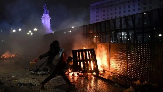 ગોળા ફેંકતા લોકો