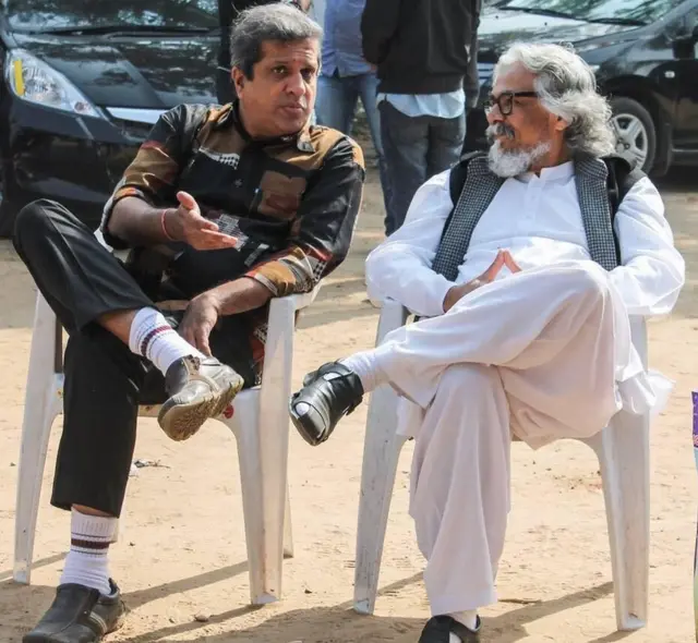 બે યાર ફિલ્મના સેટ પર દર્શન જરીવાલા અને તુષાર શુક્લ