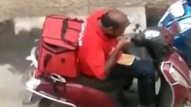 स्विगी से मंगाए खाने में निकला खून से सना बैंड एड