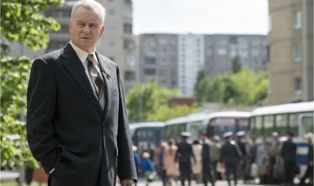 Стеллан Скарсгорд у ролі Василя Щербини серед евакувації