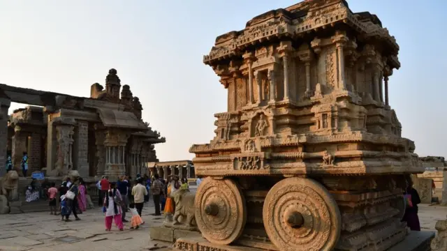 హంపిలోని రాతి రథం