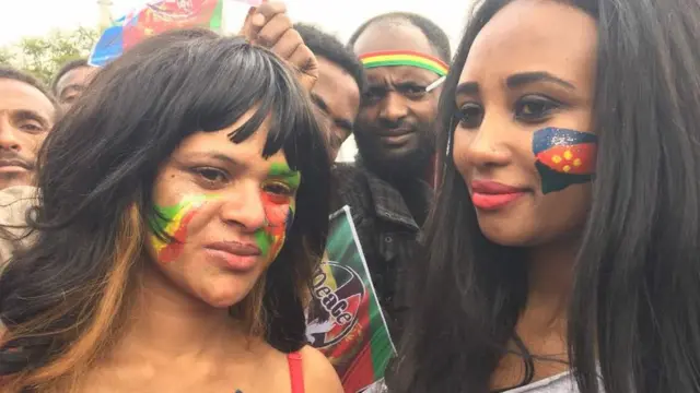 ፕሬዚዳንቱን ለመቀበል ከወጡት መካከል ደስታቸውን በእንባ የገለፁ ነበር።