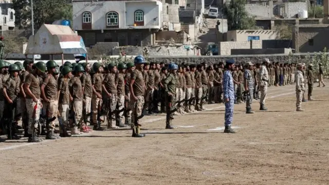 عکسی از مراسم رژه نظامی پیش از حمله موشکی