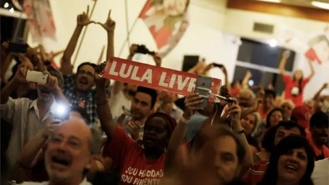 Manifestantes pró Lula