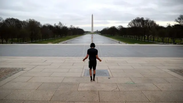 मानसिक आरोग्यः तुमच्याही छातीत अचानक धडधडतं का? पॅनिक अॅटॅक म्हणजे काय?