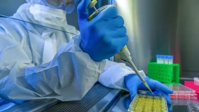 Un scientifique au laboratoire