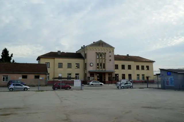 Estación de trenes de Sid, Serbia.