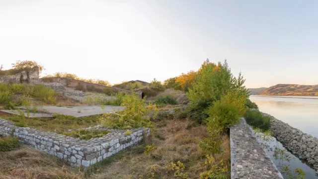 Део бедема тврђаве је потопљен када је изграђена хидроелектрана Ђердап