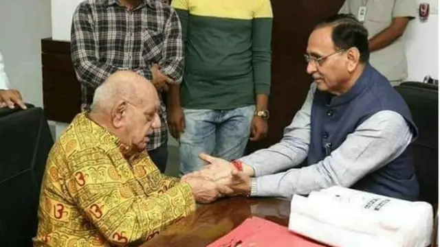 બેજાનદારૂવાલા અને વિજય રૂપાણી