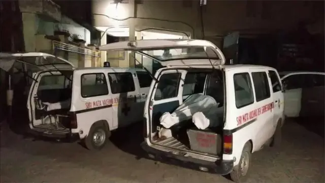 అంబులెన్స్‌లో మృతులు