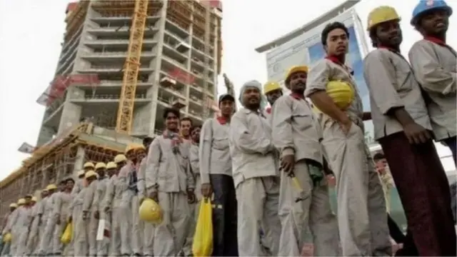 দক্ষতার প্রয়োজন কম, এমন কাজ করতে বাংলাদেশ থেকে বেশি শ্রমিক বিদেশে যান