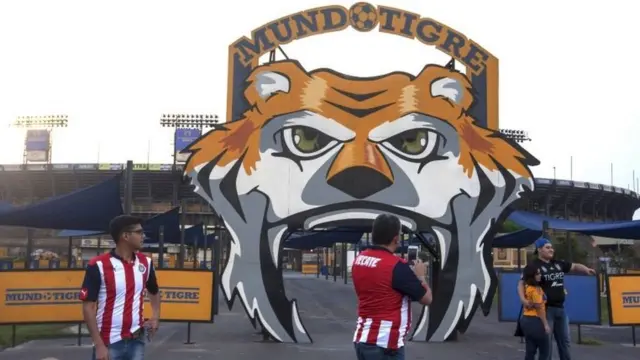 Aficionados en el estadio de Tigres