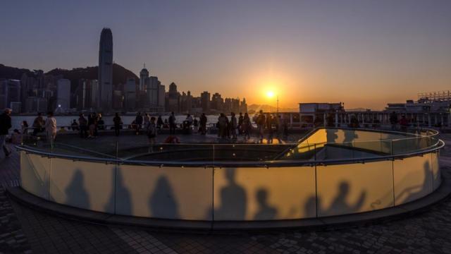从香港九龙尖沙咀海旁拍摄夕阳（12/3/2024）