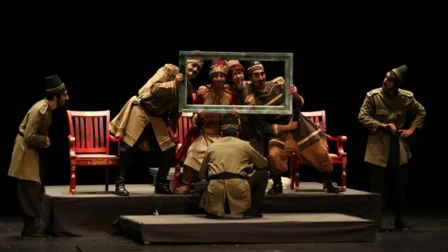 صحنه‌ای ازنمایش طربنامه