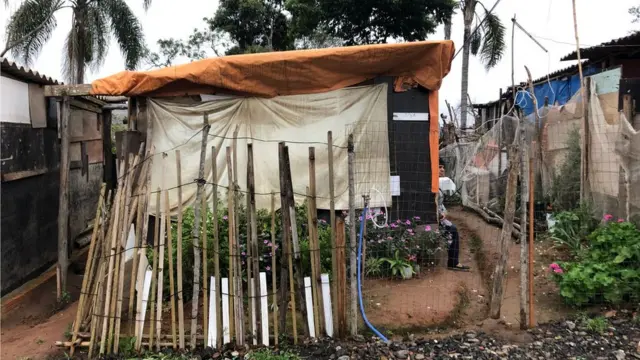 barraco na ocupação Parque União