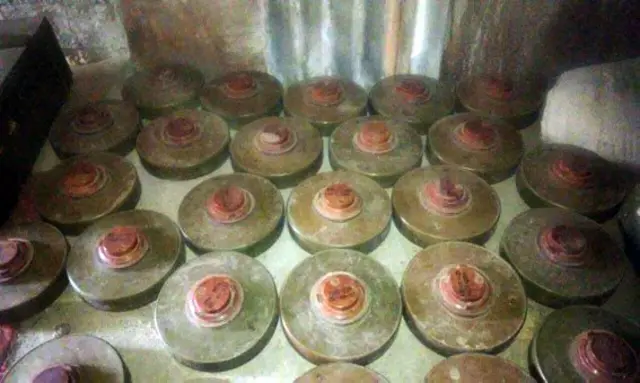 Протитанкові міни на маріупольській дачі