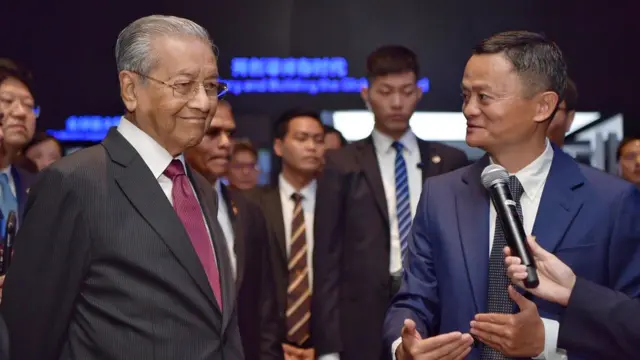 馬哈蒂爾到訪阿里巴巴在杭州的總部，與阿里巴巴創始人馬雲見面。