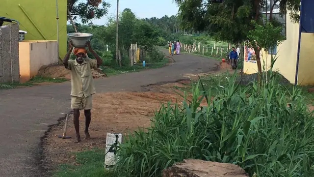 குப்பையை சுமந்து செல்லும் பெத்தலு