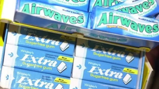 ทศบาลท้องถิ่นในอังกฤษและเวลส์เรียกร้องอีกรอบ ให้บริษัทผู้ผลิตหมากฝรั่งร่วมรับผิดชอบค่าทำความสะอาดถนนหนทางที่ติดคราบหมากฝรั่ง