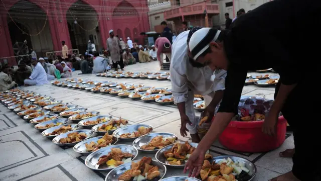 مساجد میں افطاری