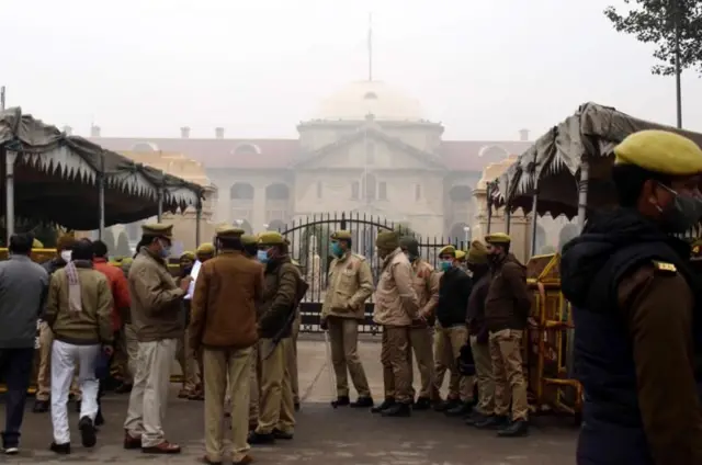 अलाहाबाद उच्च न्यायालयाचे अशा मुद्द्यांवरील अनेक निकाल चर्चेत राहिले आहेत