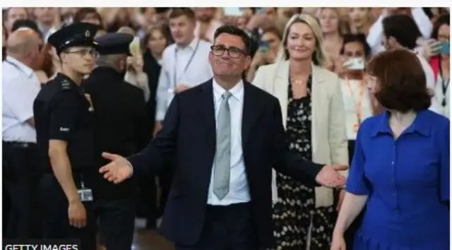 Andy Burnham ti wọn sẹsẹ bura fun wa laarin awọn ero