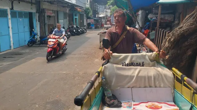 Dadan Supriatna, 54 tahun, tukang becak di Tambora, Jakarta Barat 