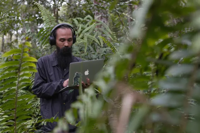 Ibnu Avena Matondang, antropolog dari Universitas Sumatra Utara (USU) menilai viralnya teror hantu di media sosial merupakan bentuk hiperrealita. Sebuah realita baru dalam bentuk mitos yang muncul menghalangi realita yang sesungguhnya.