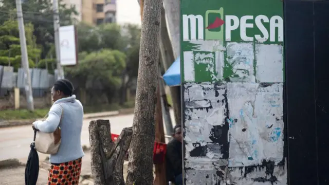 Dhaabbilee telekoomii biyya alaa Itoophiyaatti eeyyama argatan keessaa Safaariikoom kan jalqabaati