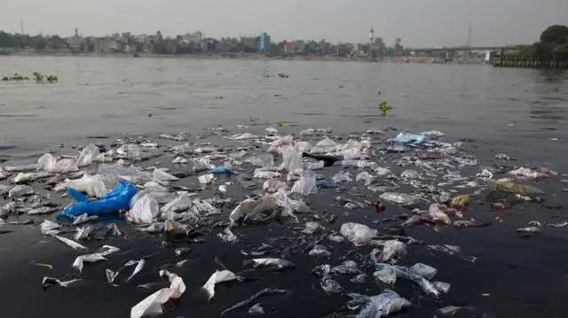 নদী দূষণের অন্যতম বড় কারণ প্লাস্টিক