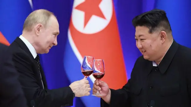 Le président russe, Vladimir Poutine (à droite), et le leader nord-coréen, Kim Jong Un.