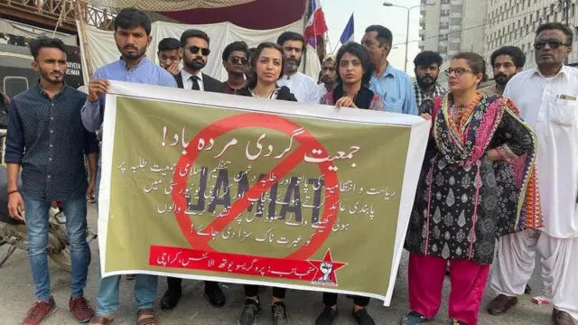 కరాచీలో విద్యార్థుల నిరసన