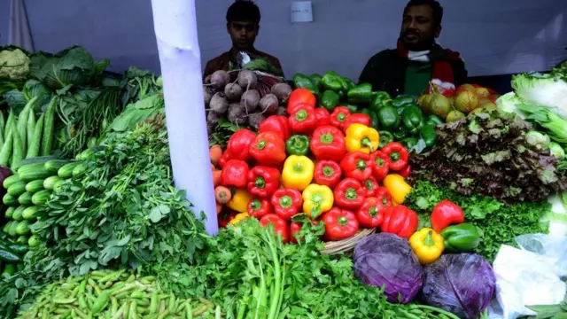 সবজি দোকানে বিক্রি হচ্ছে ক্যাপসিকাম