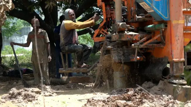 પાણી કેવી રીતે શોધવું