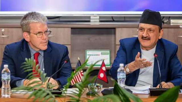 तात्कालिन अर्थमन्त्री प्रकाशशरण महत र अमेरिकी राजदूत