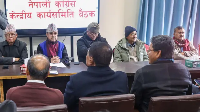 नेपाली कांग्रेसको संस्थापन भनिएको पक्षको बैठकमा सहभागी नेताहरू