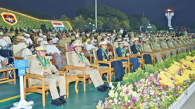 စစ်ဘက်ရေးရာလုံခြုံရေးအရာရှိချုပ်ဟာ တပ်တွင်းကအရာရှိကြီးတွေနဲ့ အစိုးရအဖွဲ့ဝင်တွေရဲ့ ပုဂ္ဂိုလ်ရေး လျှို့ဝှက်ချက်တွေကို သိရှိခဲ့သူ