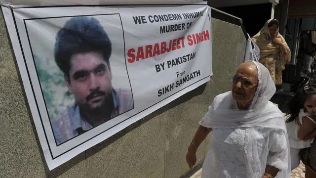 सरबजीत सिंह की मौत के बाद भारत में कई जगह विरोध प्रदर्शन हुए थे. ये तस्वीर हैदराबाद की है.