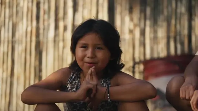 Ana sentada en su casa hablando con la BBC