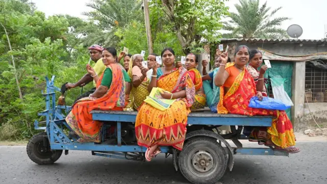পশ্চিমবঙ্গে দ্বিতীয় দফা ভোট গ্রহণের দিন তোলা ছবি। 