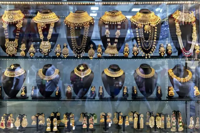 బంగారం కాంతులు