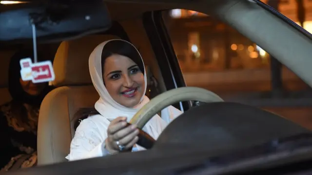 सऊदी अरब, सऊदी टीवी, महिला एंकर