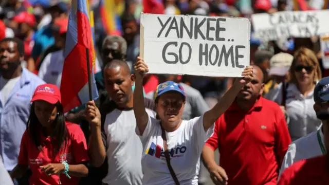 Николас Мадуро организовал митинг своих сторонников в Каракасе