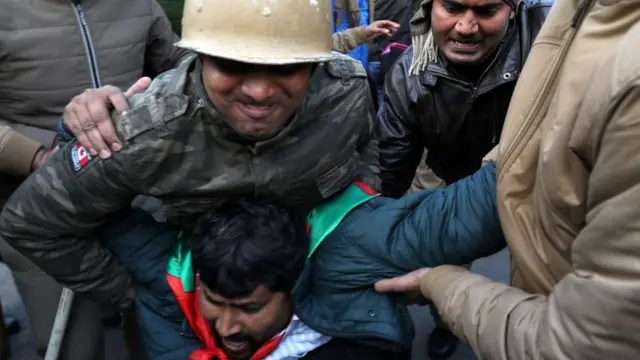 यूपी में सीएए के ख़िलाफ़ प्रदर्शन