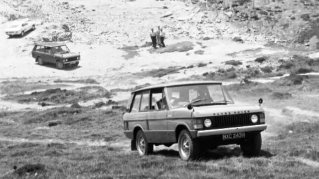 نسل اول رنجروور در سال ۱۹۷۰ میلادی به بازار عرضه شد